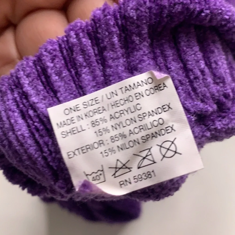 Lacrosse purple & black pom-pom acrylic knit hat and Gloves set winter